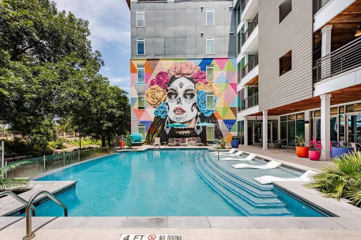 Apartamento entero, Riverwalk Oasis: piscina, estacionamiento gratuito y vistas in San Antonio, Condado de Bexar