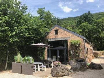 Gîte pour 6 personnes, avec jardin ainsi que piscine et terrasse, animaux acceptés à Profondeville
