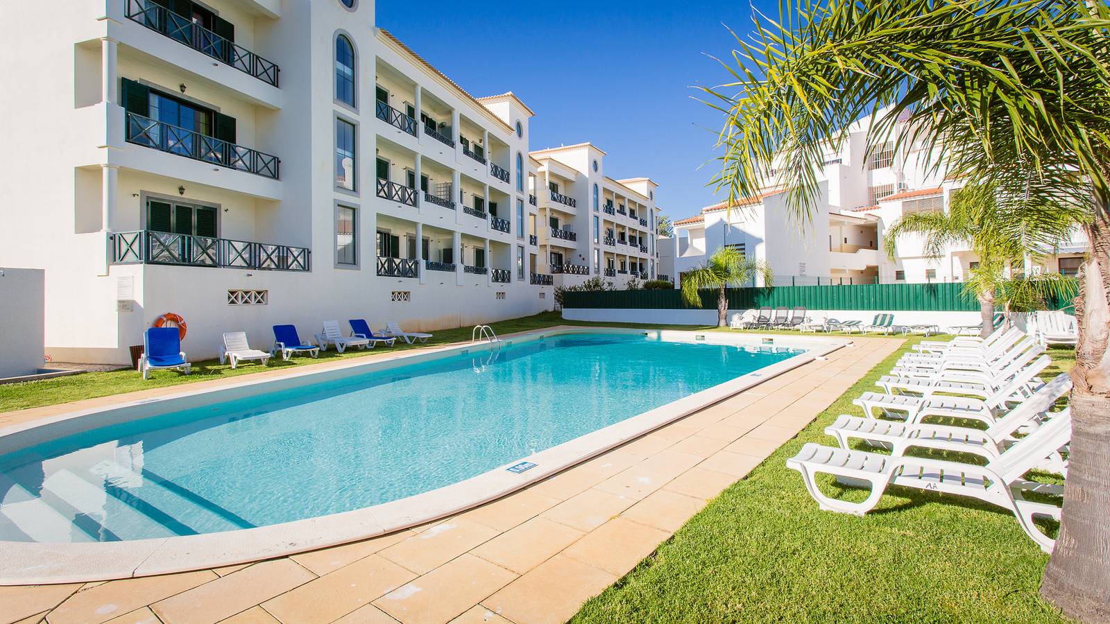 Apartamento de férias inteiro, Apartamento de férias para 4 pessoas com varanda in Albufeira, Albufeira e Olhos de Água