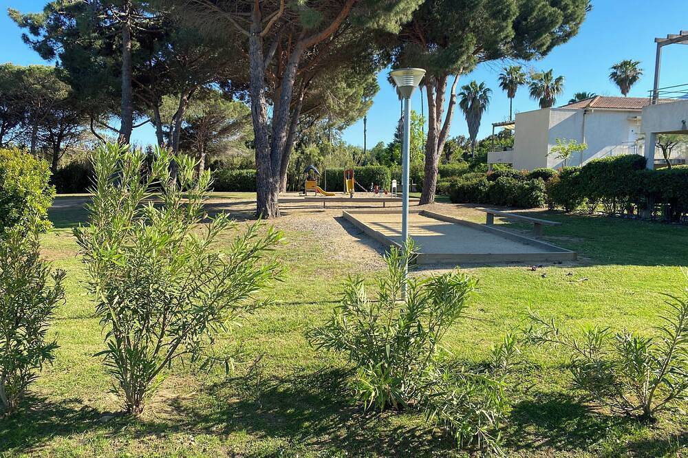 Appartamento intero, Beautiful apartment in residence, swimming pool, direct access to the sea, covered terrace, in Santa Lucia di Moriani, Corte e dintorni