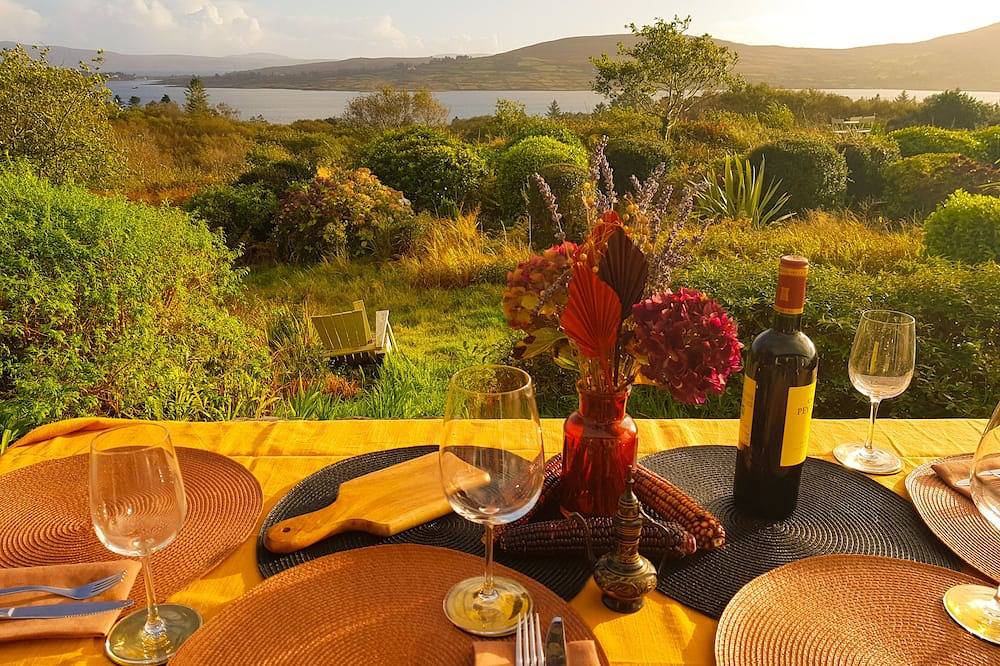 Stunning Sea views 3 bed bungalow - 5 mins from beach! in County Cork