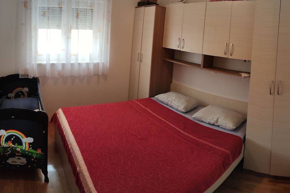 Ganze Wohnung, Cozy apartment few meters from the beach! in Promajna, Makarska Riviera