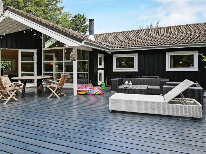 Ferieudlejning for 8 personer, med terrasse i Vejby