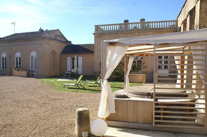 Gîte pour 8 personnes, avec jardin et piscine, animaux acceptés à Étaule