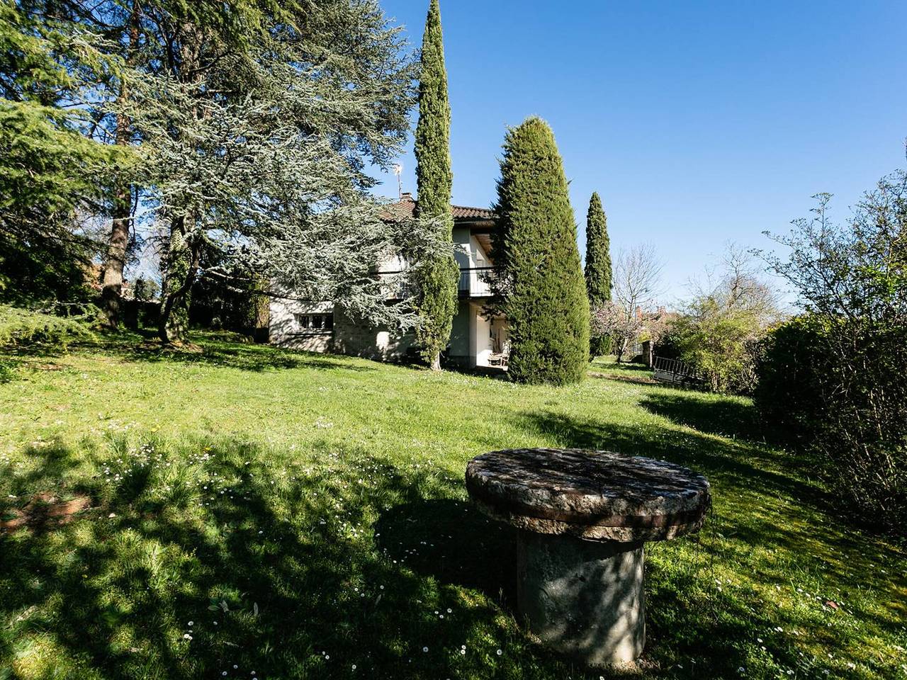 Family home near Rocamadour with garden and wifi in Alvignac, Causses du Quercy Regional Nature Park