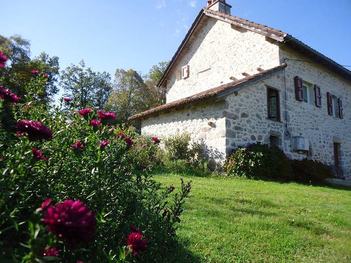 Gîte pour 5 personnes, avec terrasse et jardin dans le Cantal - 2