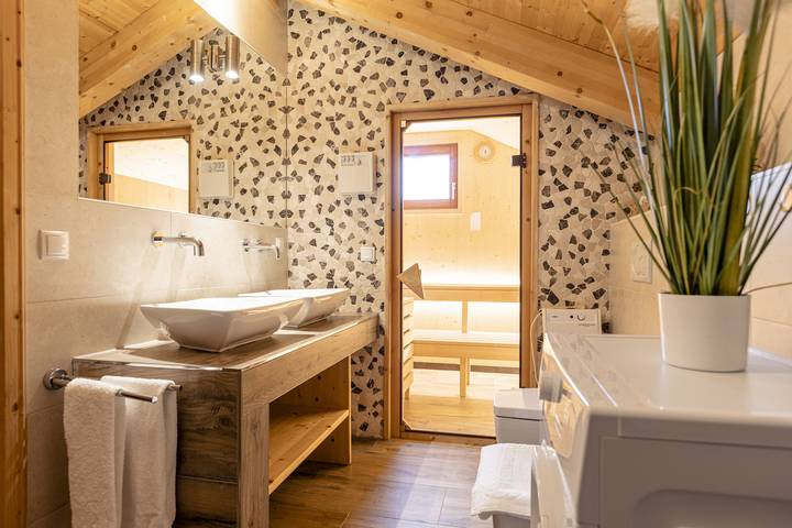 Ferienhaus für 10 Personen, mit Balkon und Terrasse sowie Garten und Sauna in Annaberg-Lungötz