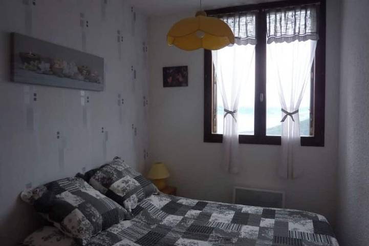 Appartement entier, T3  Pra Loup 56 M2  Vue magnifique sur vallée et montagne 2 chambres in Pra-Loup (station de ski), Pra-Loup