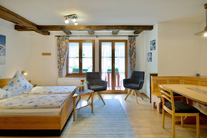 Ferienwohnung für 4 Personen, mit Balkon und Garten sowie Sauna in Owingen