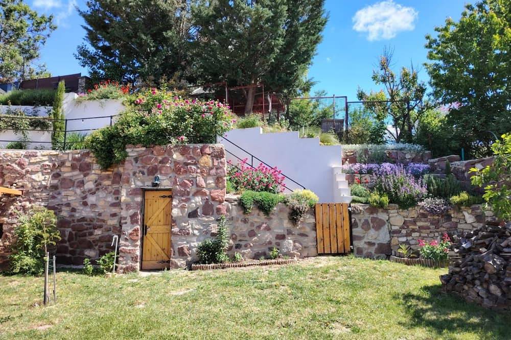 Romantisches Hideaway, Privater Jacuzzi, Wohlfühl-Atmosphäre in Balatonalmadi, Plattensee nordufer