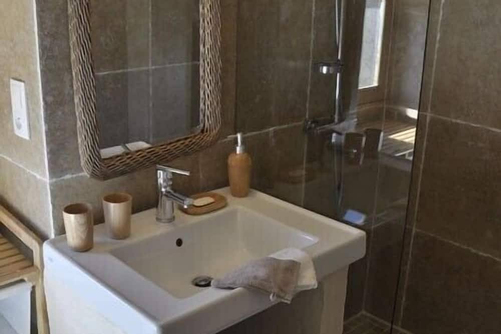 Propriété  Entierement Privative  sur 4 hectares !!! Piscine chauffée-grand luxe in Tourtoirac, Périgord Blanc