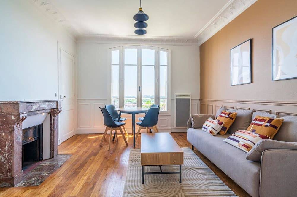 Entire apartment, Spacious apartment Effeil Tower view - Puteaux in Puteaux, Hauts-de-Seine