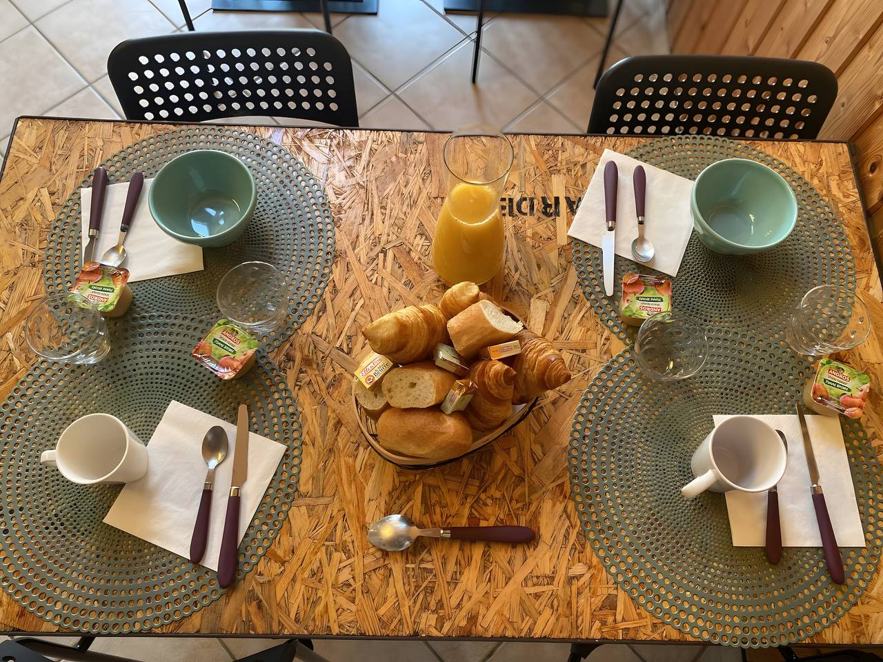 Chambres d'hôtes 'À La Ferme' avec terrasse partagée et Wi-Fi in Forest-Montiers, Région d'Abbeville