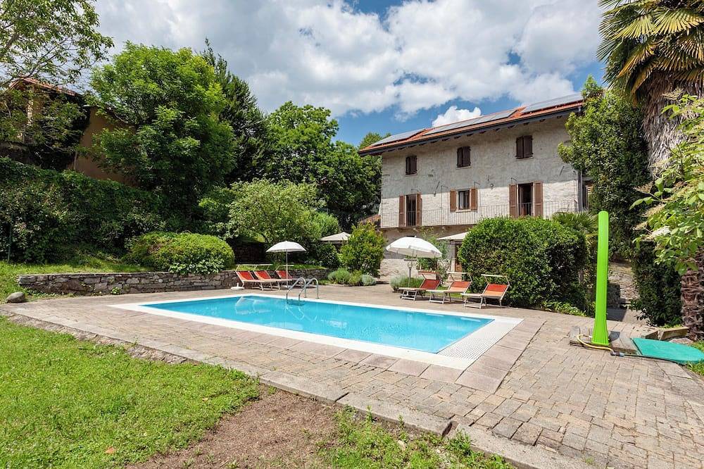 Ganze Wohnung, Casa Frey apt. 1 three-room apartment on Lake Orta with garden and swimming pool in Vacciago, Comune di  Ameno