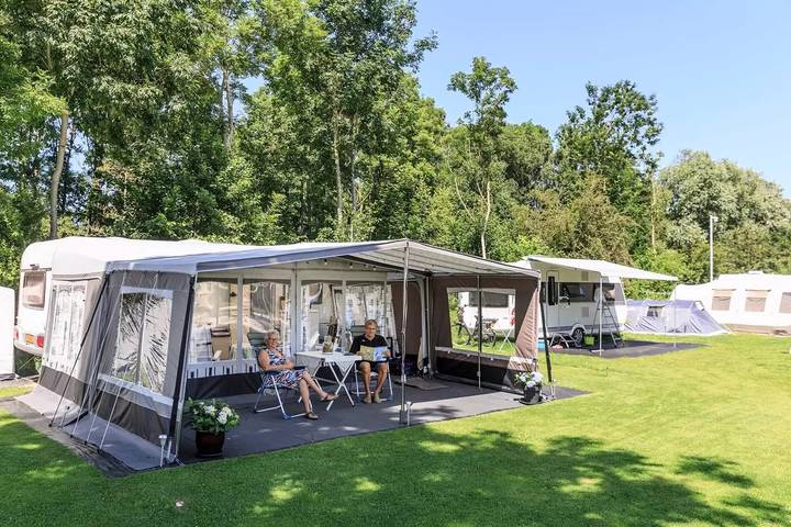 Camping für 6 Personen, mit Ausblick und Terrasse in Friesland - 2