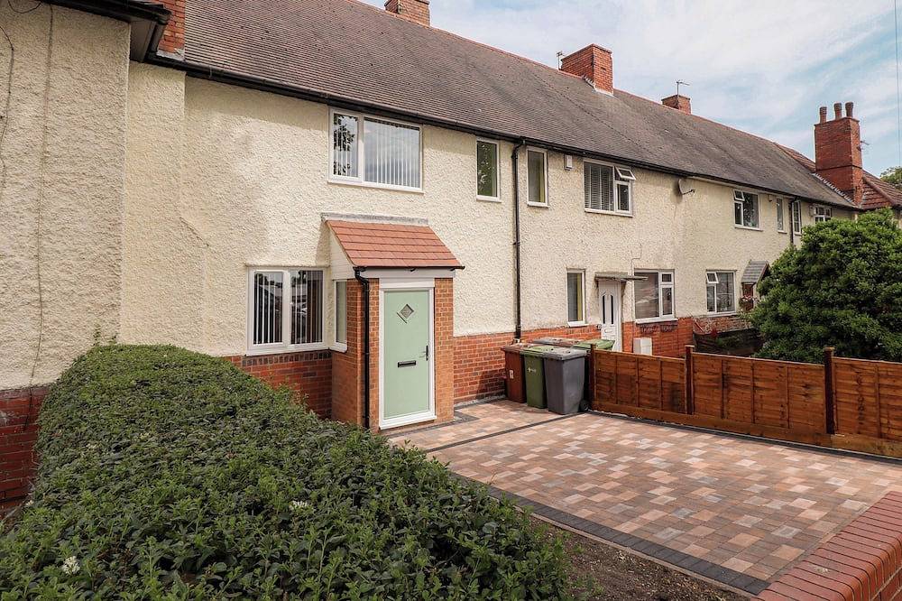 271 Wragby Road, family friendly, with a garden in Lincoln in Lincoln, Lincolnshire