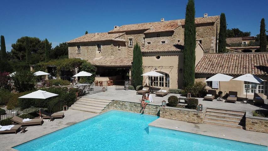 Chambre d’hôte pour 3 personnes, avec Terrasse et Jacuzzi ainsi que Jardin et Piscine à Crestet