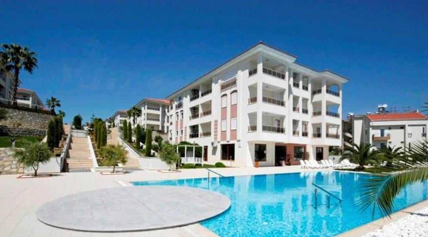 Apartamento de vacaciones para 5 personas, con jacuzzi y piscina además de balcón y jardín, Familias con niños - 1