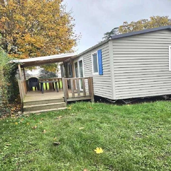 Camping pour 6 personnes, avec piscine et terrasse, animaux acceptés