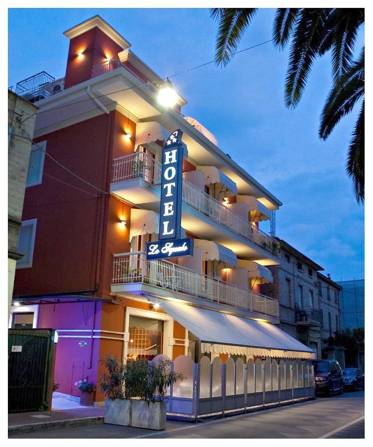 Hotel lo Squalo in Grottammare, Grottammare (Comune)