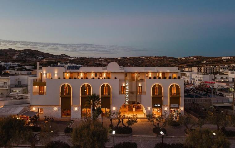 Hôtel pour 4 personnes, avec balcon dans Adamas - 4