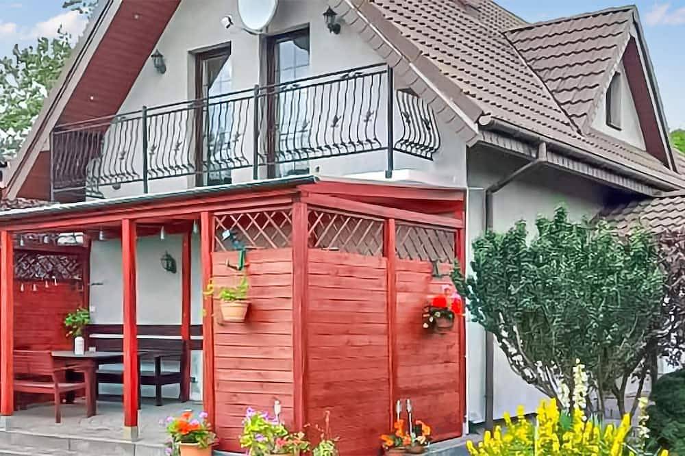 Haustierfreundliches Haus mit 3 Schlafzimmern in Jezierzany in Neuenhagen, Amt, Powiat Sławieński