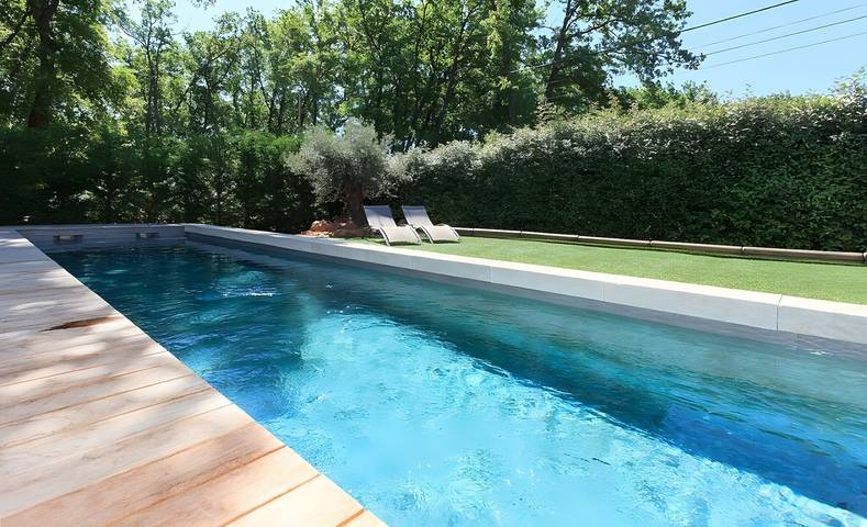 Holiday Home 'Gîte Avec Piscine Pour 2 Personnes' with Private Pool, Wi-Fi and Air Conditioning in Roussillon, Parc naturel régional du Luberon