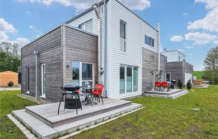 Ferienhaus für 4 Personen, mit Seeblick und Garten sowie Terrasse in Wesermarsch