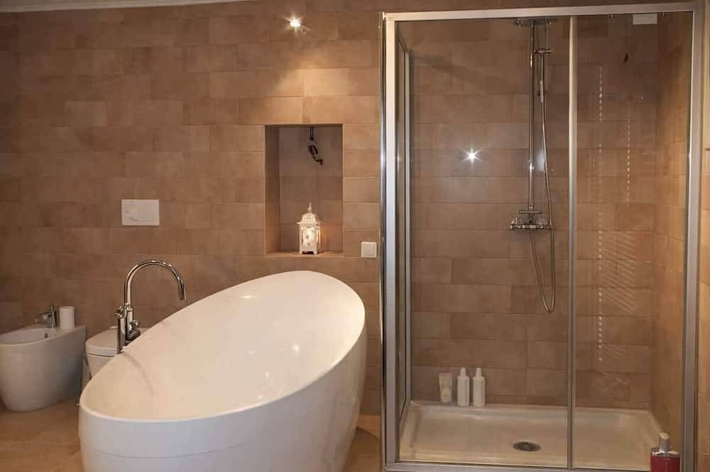 Grande casa con terrazza solarium e vista lago in Someraro, Comune di Stresa