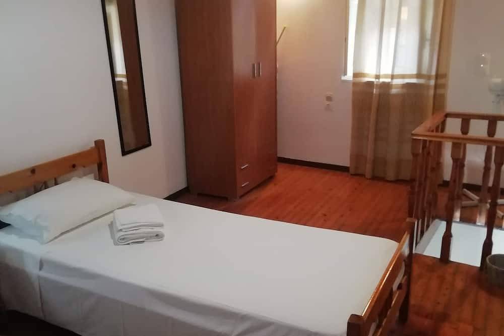 Traditional House with Loft (Michalis' House in Kouramades) in Korfu