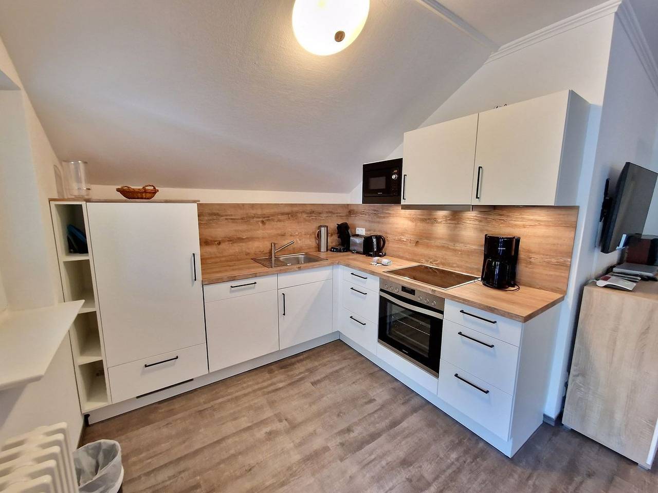 Geheel appartement, Komfortplus Ferienwohnung mit 2 Schlafzimmern und Balkon im Dachgeschoss in Ostseebad Binz, Prora