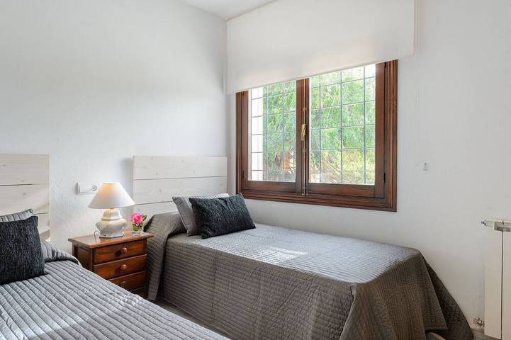 Villa Can Carreras - Vier Schlafzimmer Villa, Schläft 8 in St Llorenc de Balafia, Sant Joan de Labritja