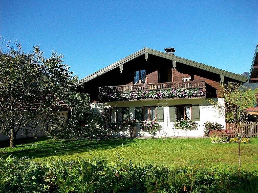 Geheel vakantieappartement, Ferienwohnung Emilia mit Bergblick nach Osten in Ruhpolding, Beierse Alpen