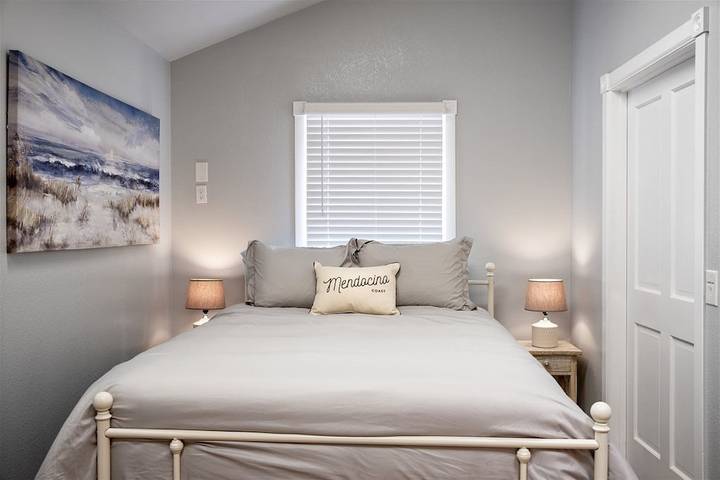 Vacation rental for 8 people, with balcony in Mendocino County