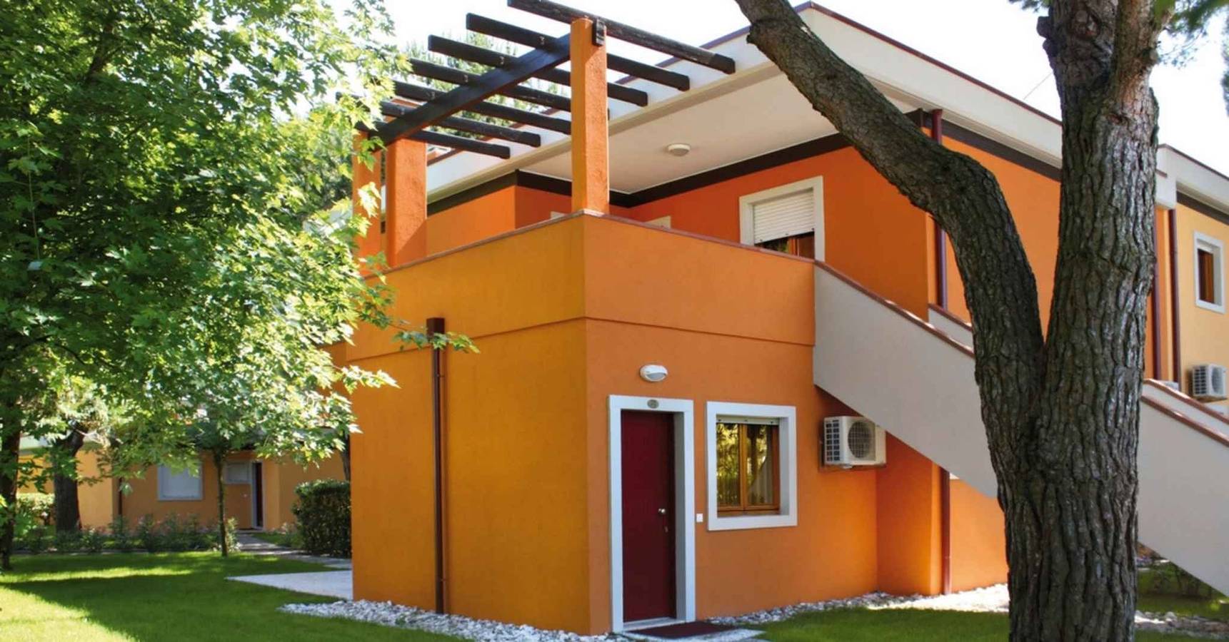 Entire holiday apartment, Holiday apartment with air conditioning, balcony and pool  in Bibione, Venice Province