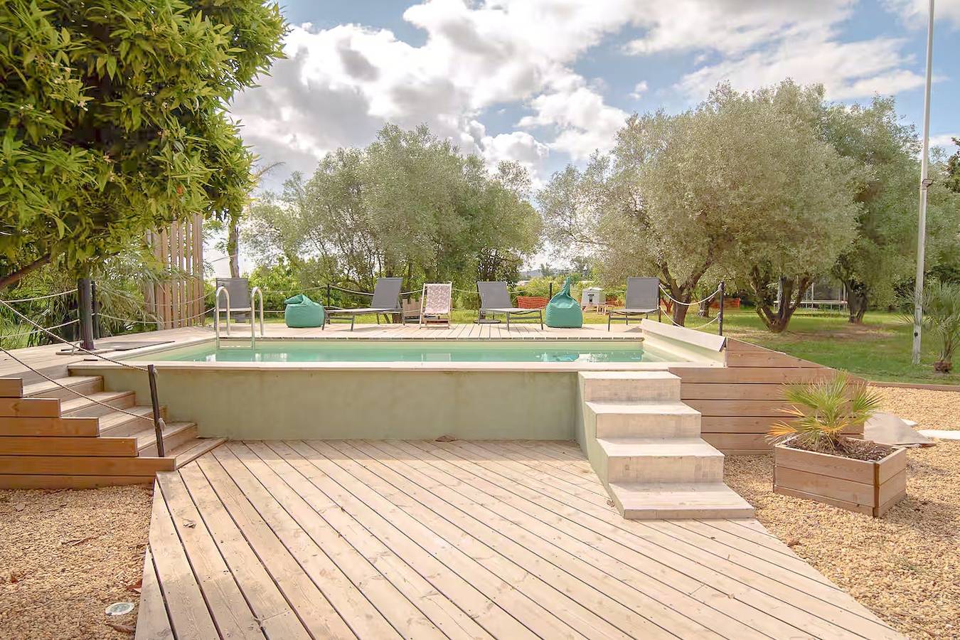 Provençal farmhouse in preserved natural setting in Frejus, Draguignan region