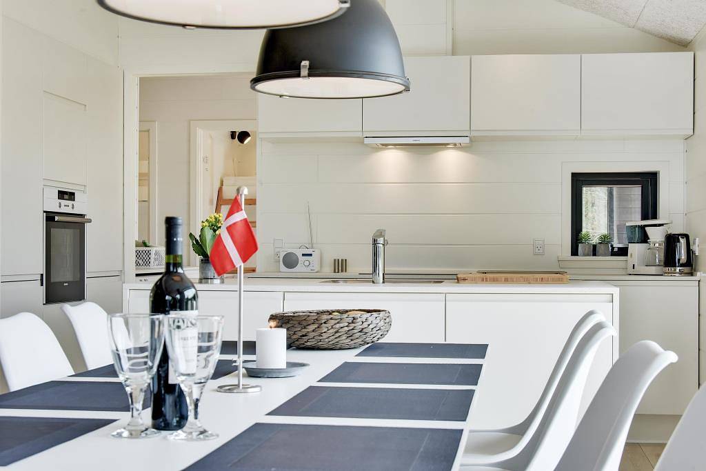 Auf einem Dünengrundstück gelegenes Ferienhaus mit hohen Decken in Henne, Varde