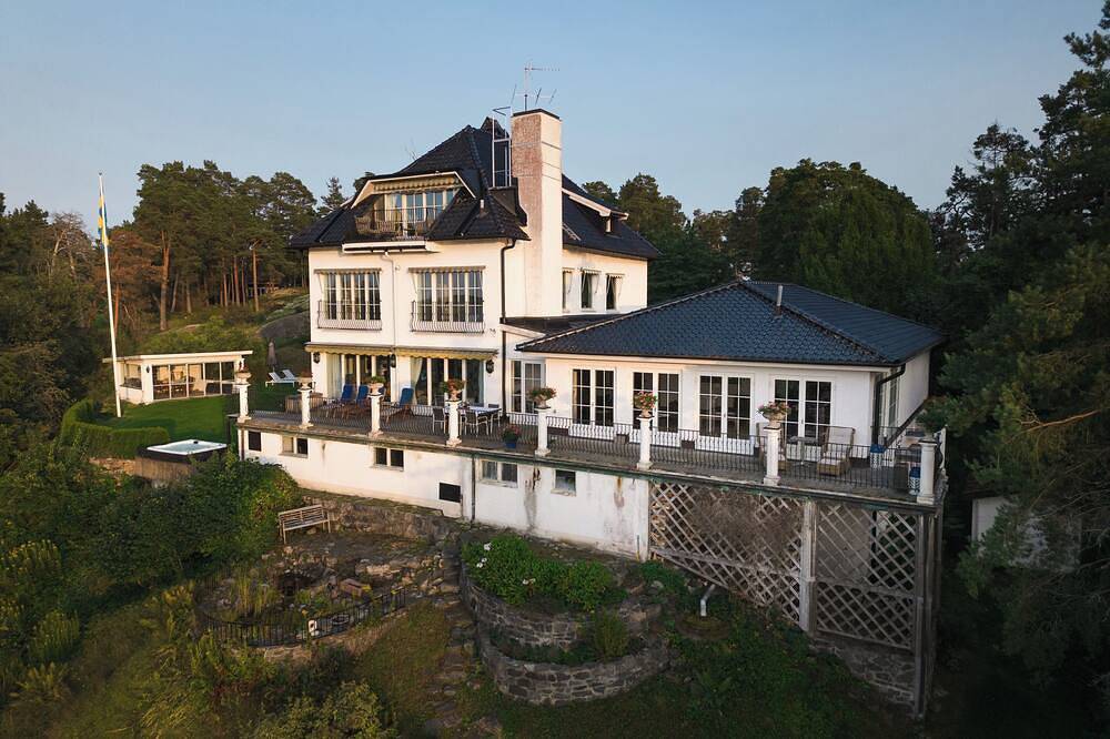 Ex-Botschaftsresidenz am Meer in der Nähe von Stockholm in Kummelnäs, Nacka