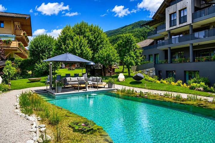 Chalet für 8 Personen, mit Whirlpool und Balkon sowie Pool und Garten