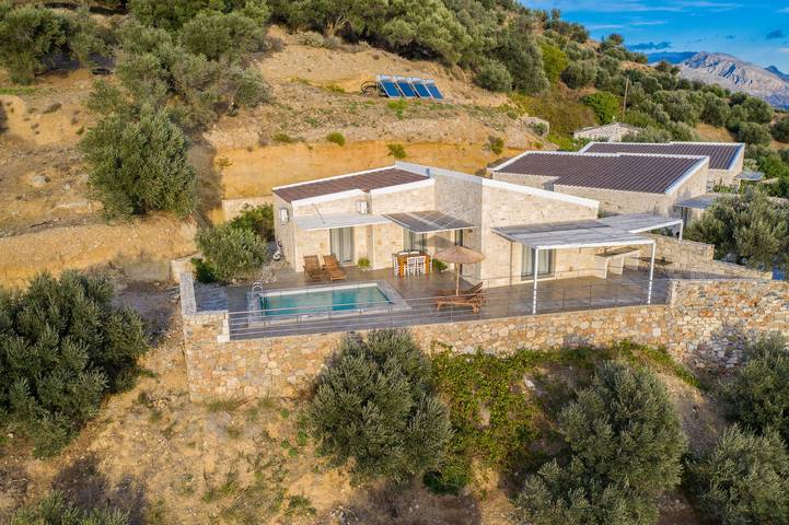 Villa for 5 people, with garden and pool - 1