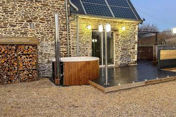 Gîte pour 9 personnes, avec jardin ainsi que balcon et jacuzzi à Vieux-Viel