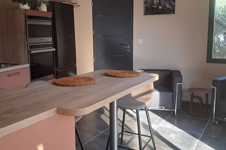 Location de vacances pour 2 personnes, avec jardin ainsi que terrasse et piscine à Saint-Chamas - 4