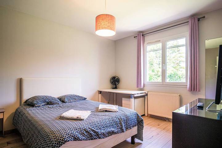 Location de vacances pour 9 personnes, avec terrasse et jardin à Gleizé - 3