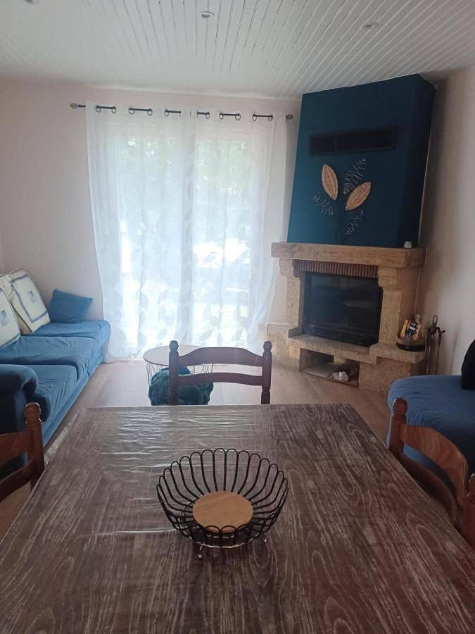 Location de vacances pour 8 personnes, avec jardin et vue sur le lac, animaux acceptés à Château-Chervix - 2