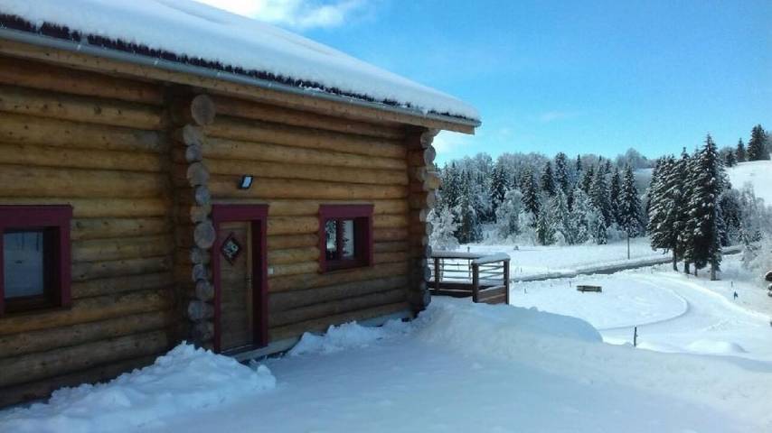 Gîte pour 14 personnes, avec Terrasse ainsi que Jardin et Vue à La Pesse