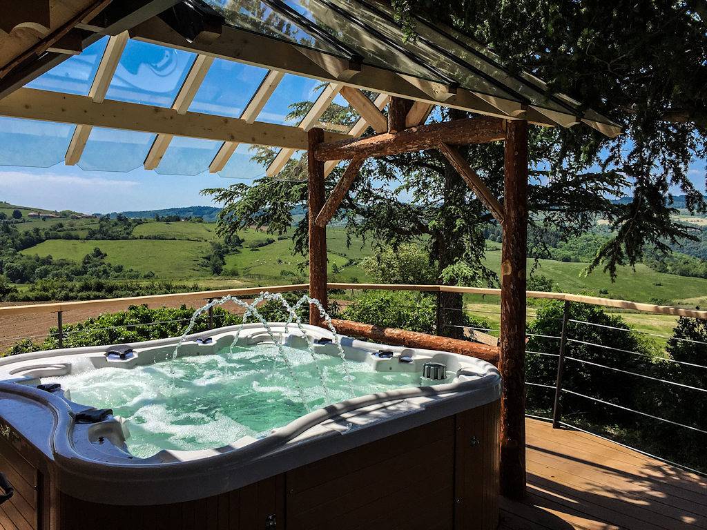 Cabane Spa La Belle Étoile - Les Cabanes de Marie in Cordelle, Région de Roanne