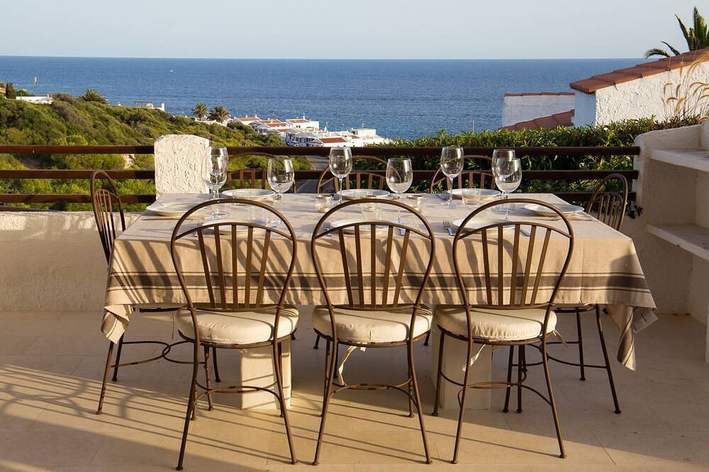 Neu! Villa Nostrum mit herrlichem Meerblick, kurzer Fußweg zum Strand & Bars & Ac in Binibeca, Sant Lluís