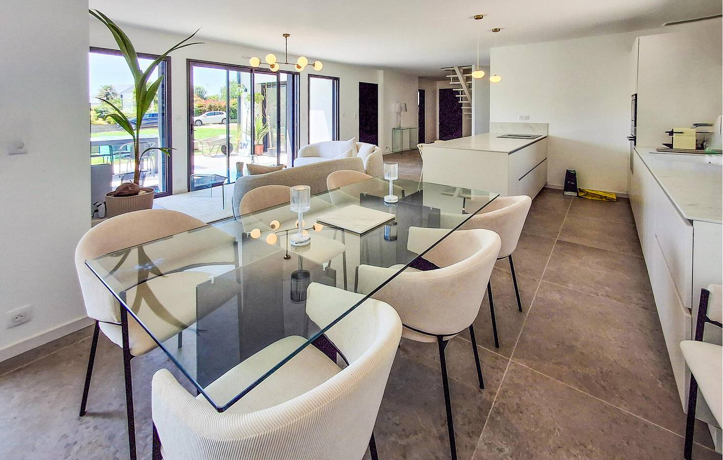 Gemütliches Apartment mit Pool, Garten & WiFi - 2km von der Küste und dem Stadtzentrum entfernt! in La Forêt-Fouesnant, Côte de Cornouaille