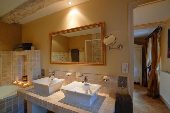 Location de vacances pour 2 personnes, avec vue ainsi que piscine et balcon à Villetoureix - 3
