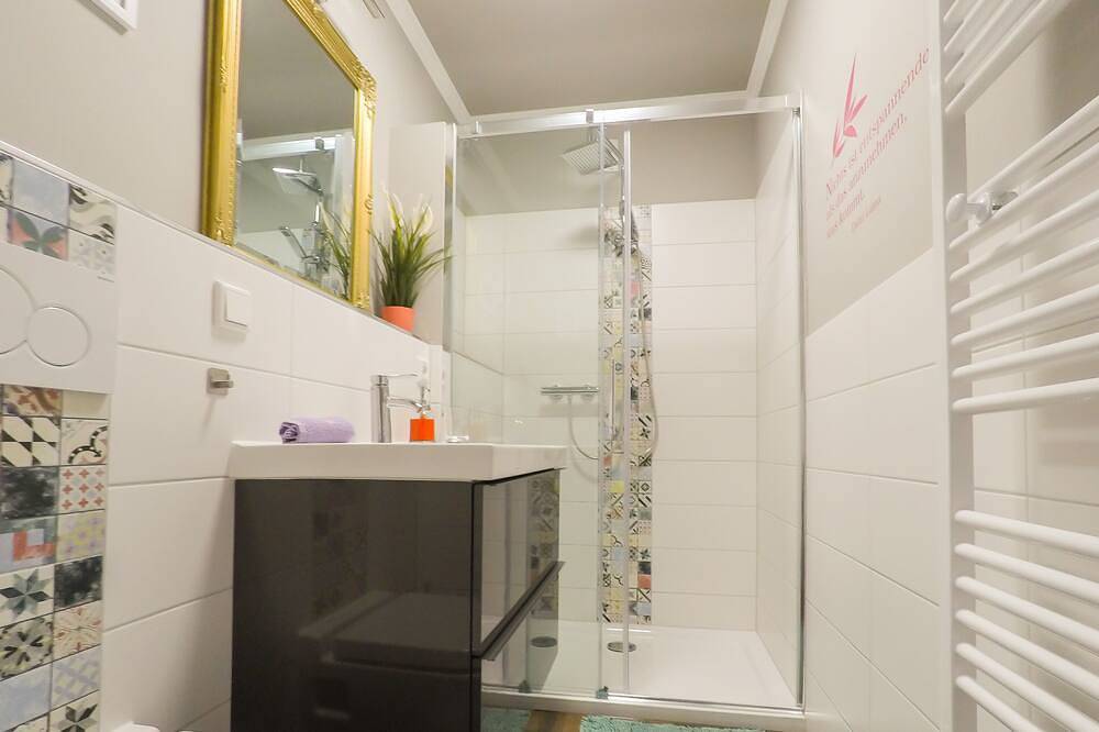 Ganze Wohnung, Friendly Home  - Appartement \"Purple\" - Köln - Messe - Bonn - Phantasialand in Bornheim/Brenig, Bornheim